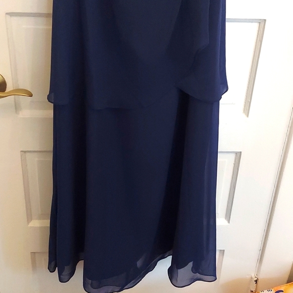 Dress - Picture 3 of 4